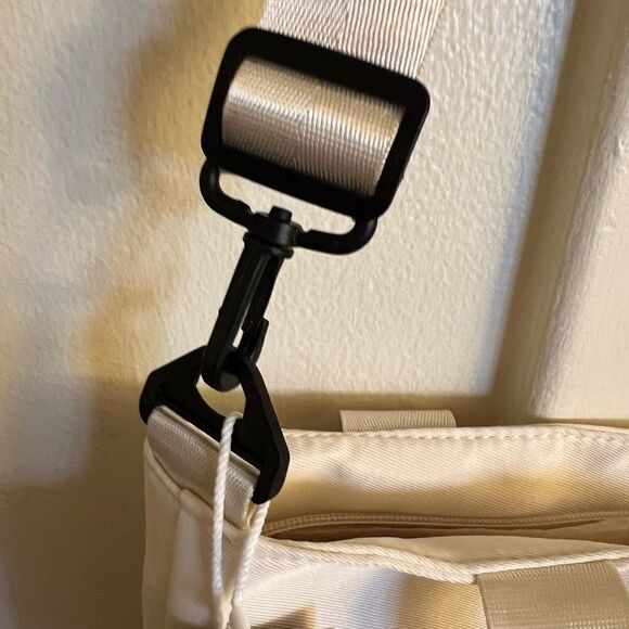 HELLOMUMU JAPAN Import Hand/Crossbody Bag - Picture 6 of 14